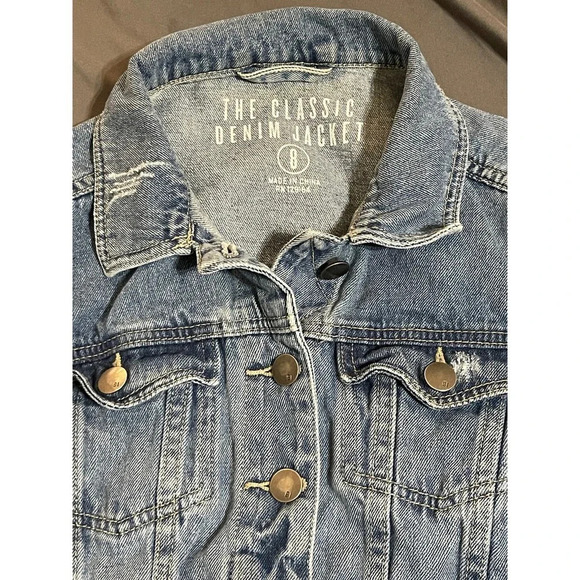 The Classic Denim Jacket Girls Size‎ 8 Slightly Distressed Medium Wash - Picture 3 of 3